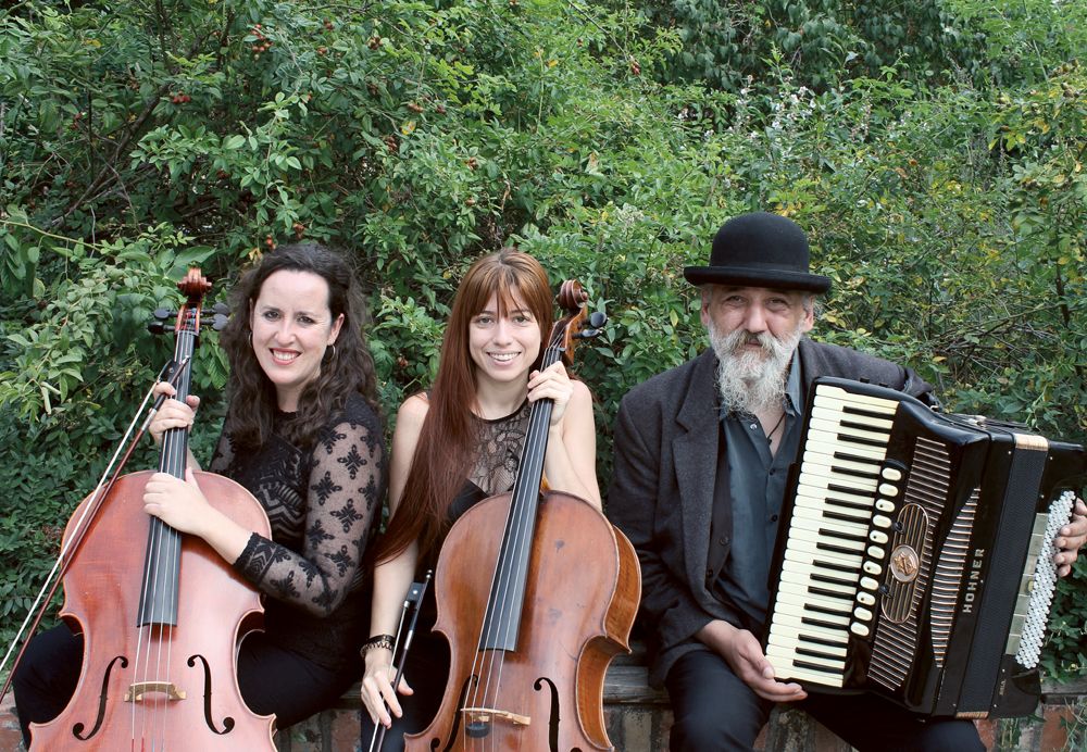 Picture with three musicians
