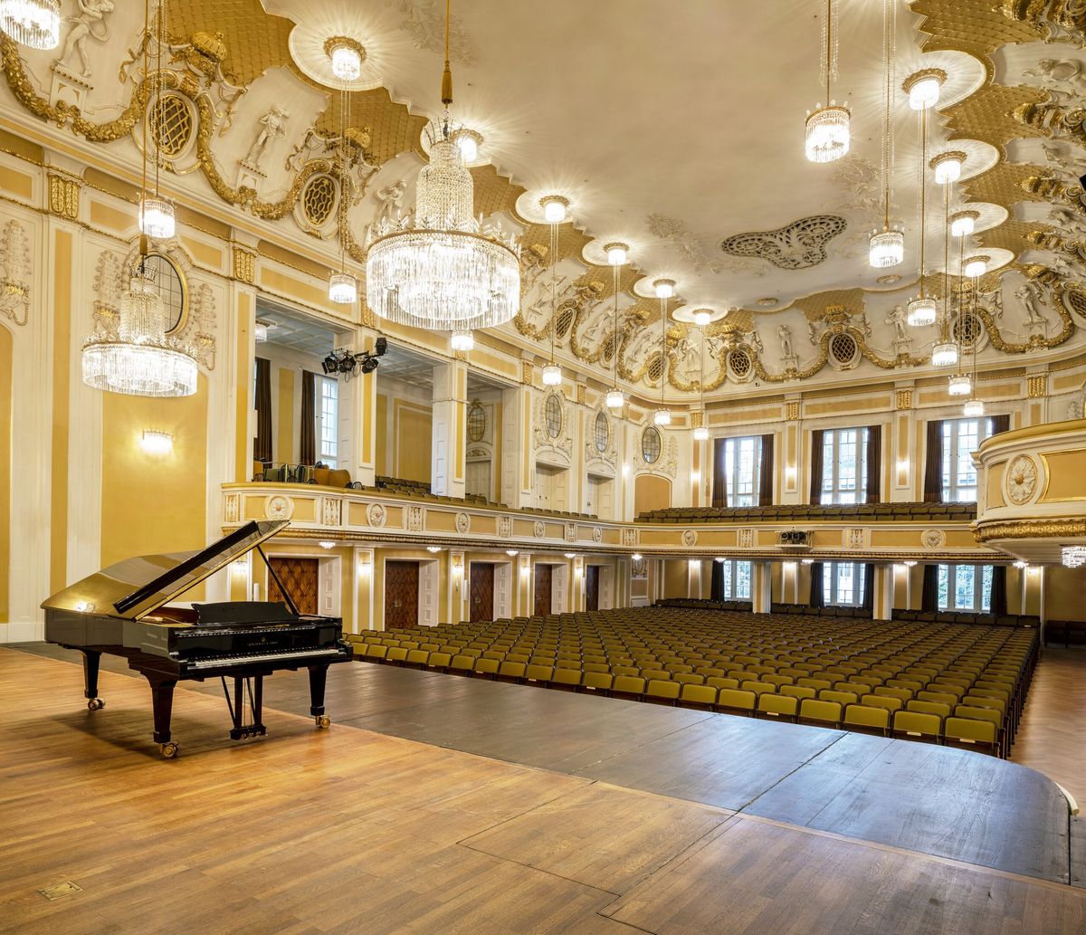 Großer Saal von Bühne