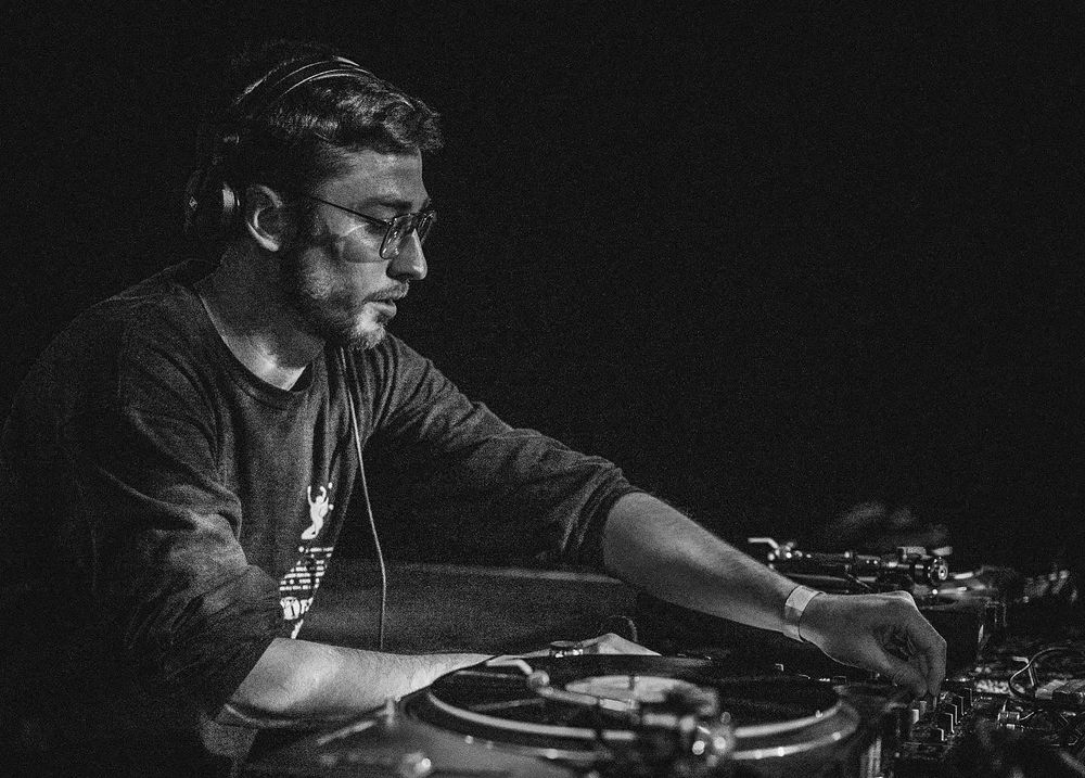 DJ Schönhart an den Turntables