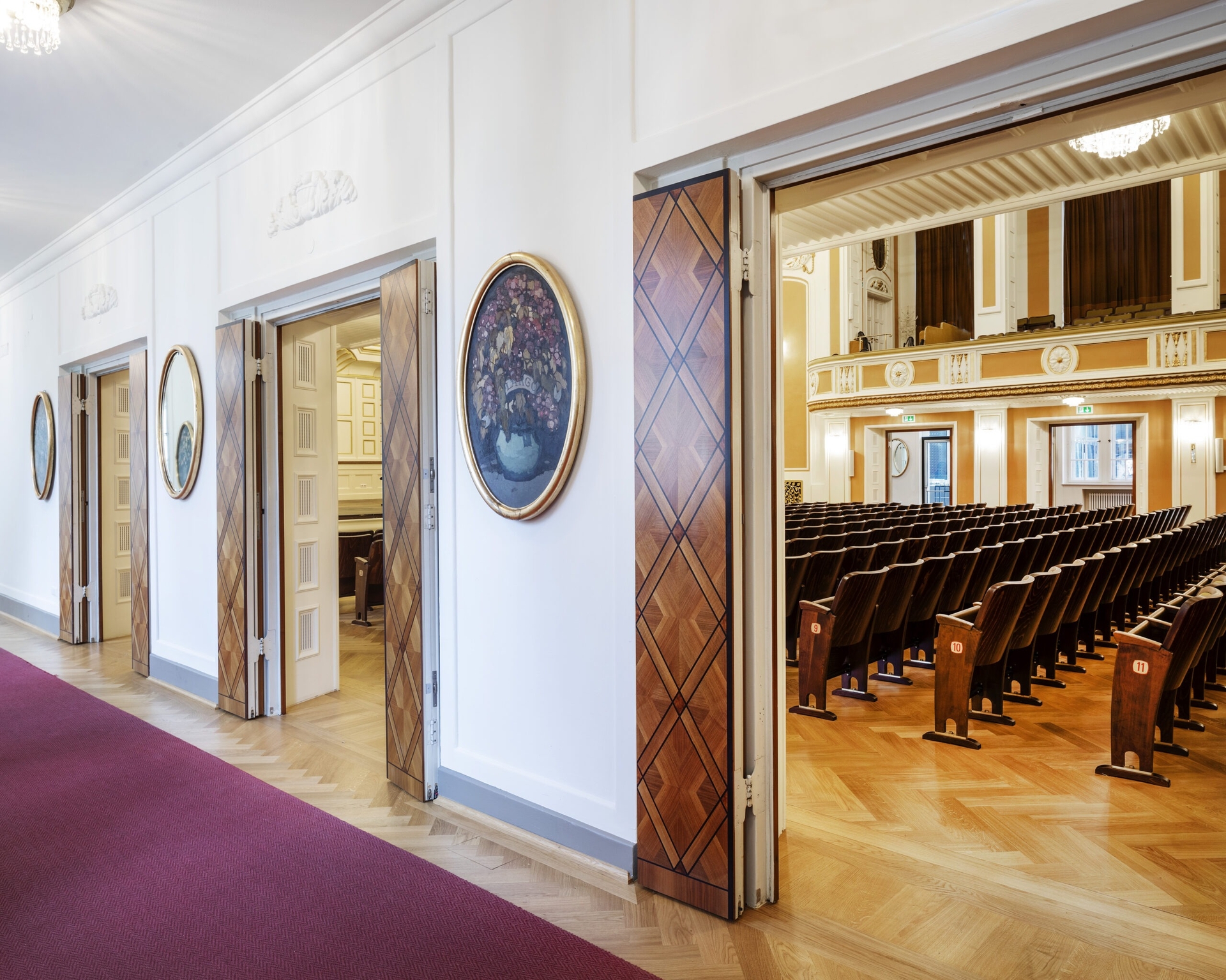 Blick in den Großen Saal bei offenen Türen